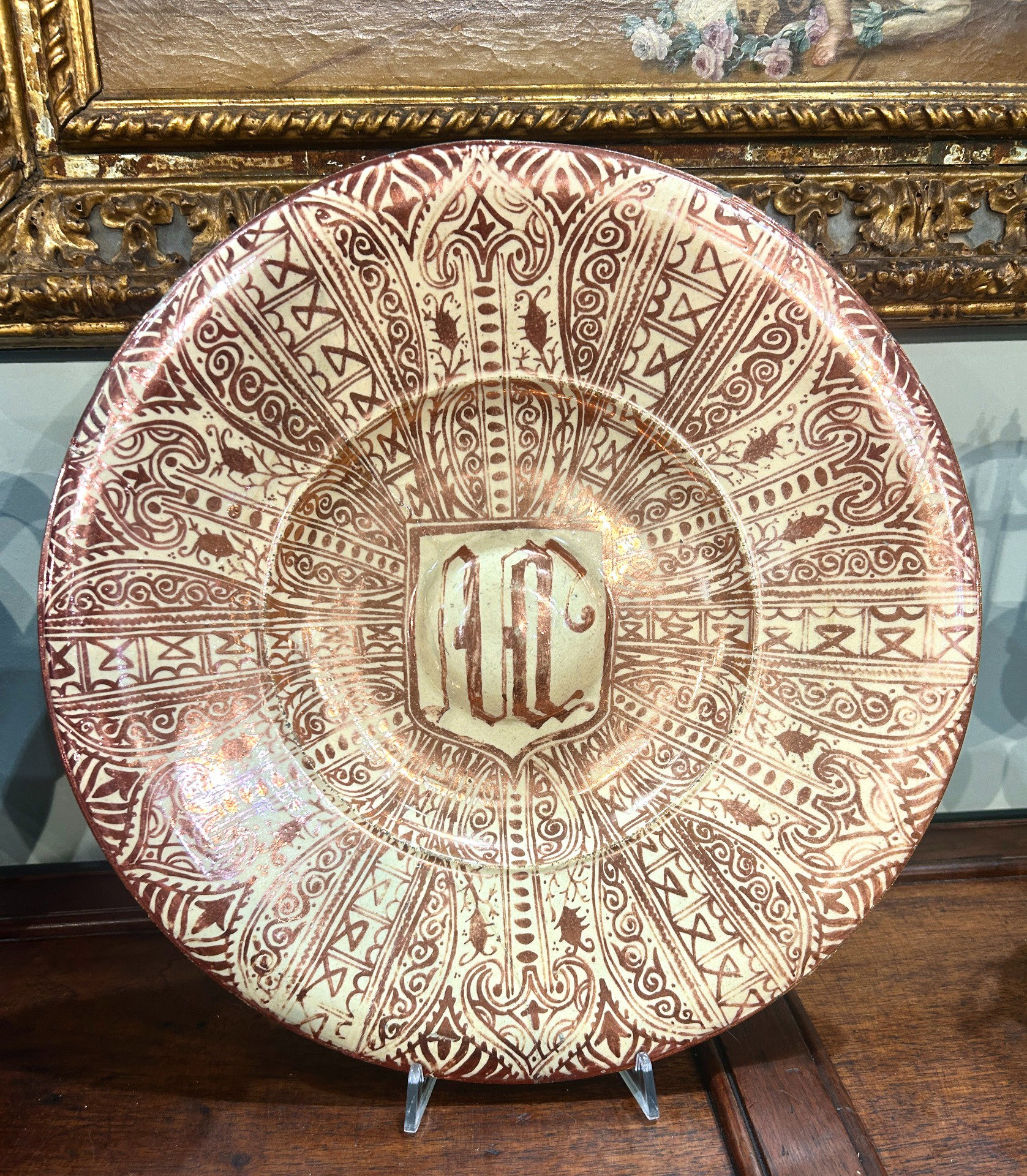 Prato hispano-mourisco com lustro, final do século XVI, início do XVII, 40,5cm.
